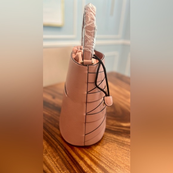 American Bee Bucket Bag in Mauve Pink w Gold Buckles NWT - Picture 4 of 17